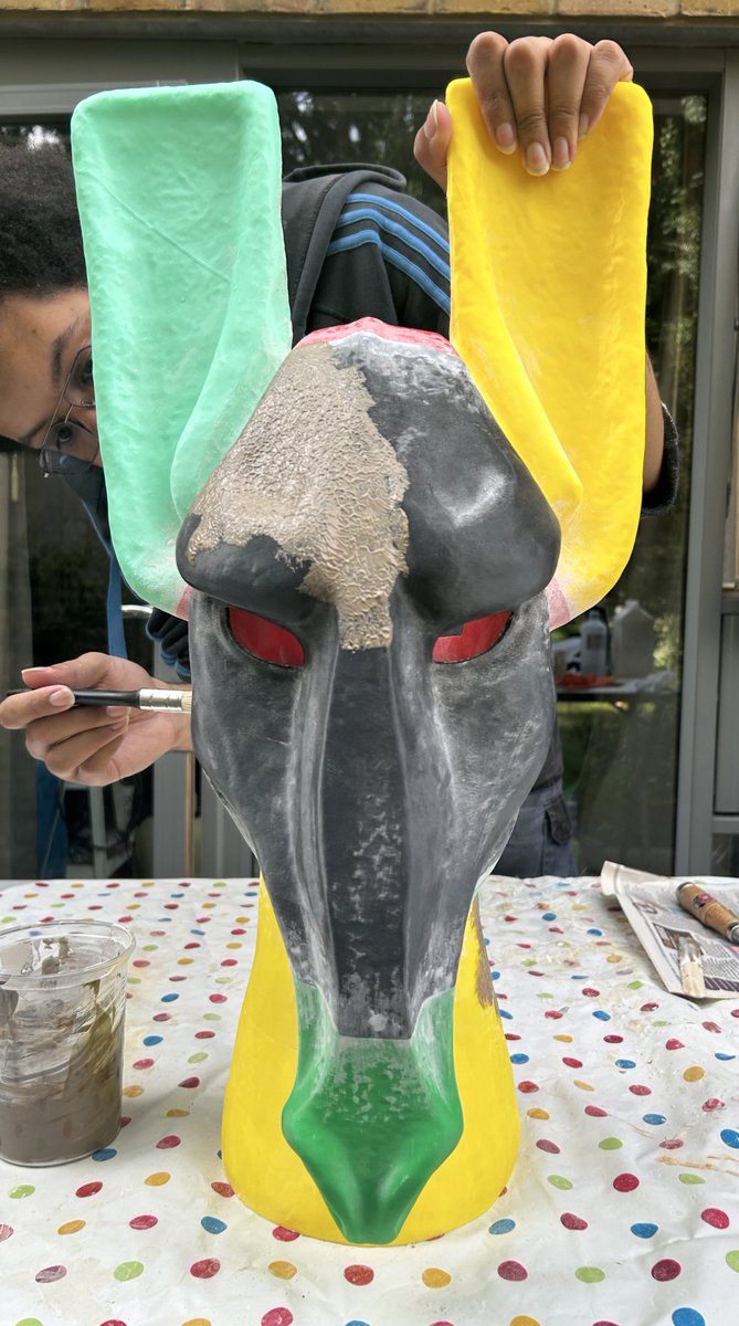 AMHmakes's tweet image. First layer of texture goes on! With help from @faeleryn 

The paste is made from pva glue, filler powder and paint, the first layer is a bit see through but after the second coat you can’t see the obnoxious neon colours at all! 

#DoctorWho #PyramidsofMars #Sutekh