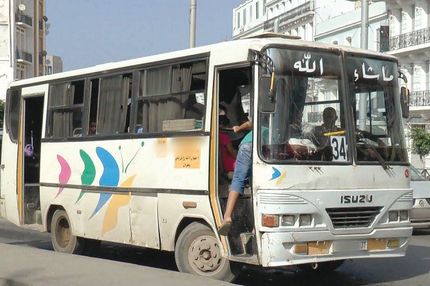 🇩🇿 : L’Algérie ordonne l’interdiction des bus publics de plus de 30 ans après un grave accident à Alger ayant tué 18 personnes. #Algerie