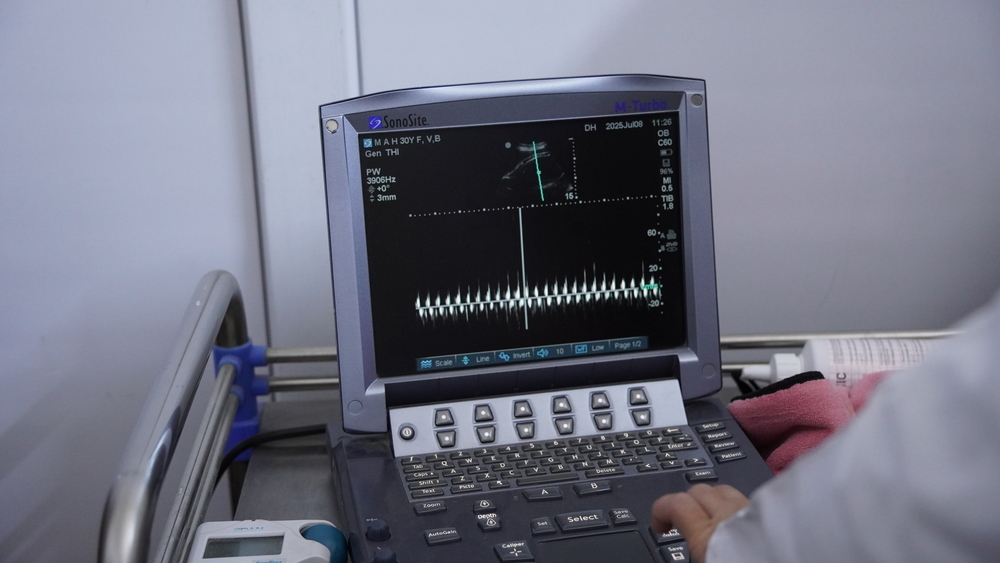 MSF's tweet image. Our Al-Ubor clinic in Mosul, Iraq, bridges a critical gap for families living in a neighbourhood in the west of the city. We offer a range of services, free-of-charge, for people who might otherwise go without:

🧠 Mental health care
🤰 Maternal care
💉 Vaccinations