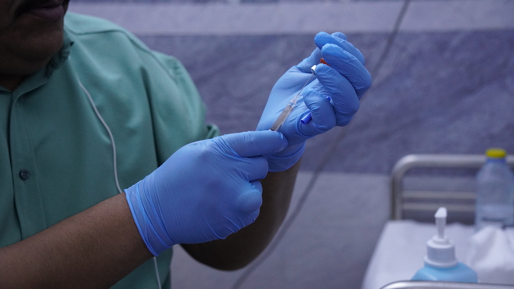 MSF's tweet image. Our Al-Ubor clinic in Mosul, Iraq, bridges a critical gap for families living in a neighbourhood in the west of the city. We offer a range of services, free-of-charge, for people who might otherwise go without:

🧠 Mental health care
🤰 Maternal care
💉 Vaccinations