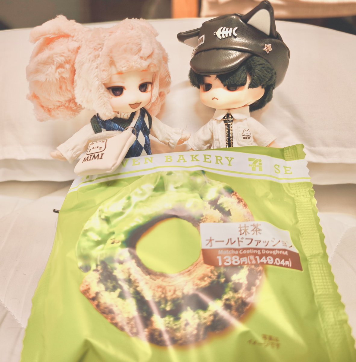 1w1y2's tweet photo. 着替えました(ろいろの足に色写ったのは後日消せそうなのを買って消します 消えなかったらヤスリかけます…)(今から晩飯食います) https://t.co/ddffkJ5z05