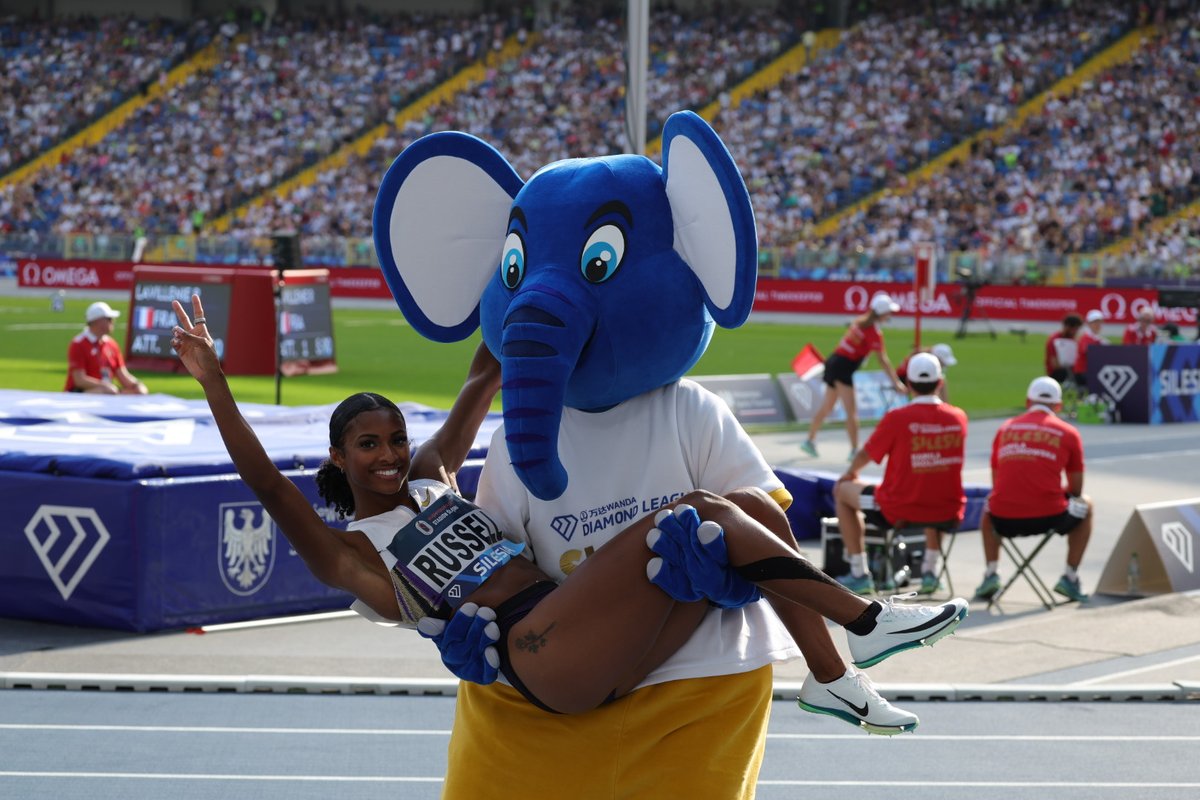 RUSSELL REIGNS SUPREME!🥇

 Masai Russell 🇺🇸 blasts to victory in the women’s 100m hurdles in Silesia with 12.19, setting a new meet record and Diamond League record!  

Tonea Marshall 🇺🇸 finishes 2nd in 12.24, while Tobi Amusan 🇳🇬 claims 3rd in 12.25.  

#SilesiaDL