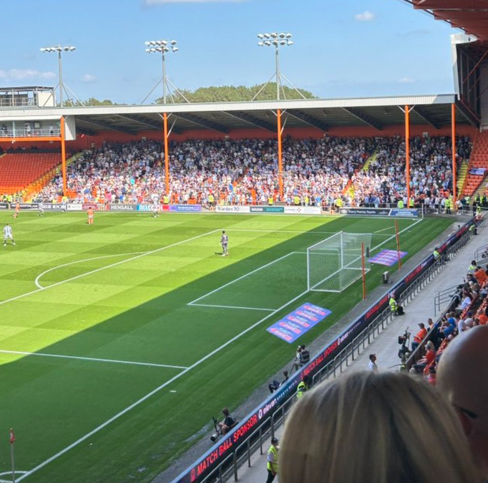 3,000 Huddersfield Town fans in the away end at Bloomfield Road this afternoon 👏 

#htafc #utmp