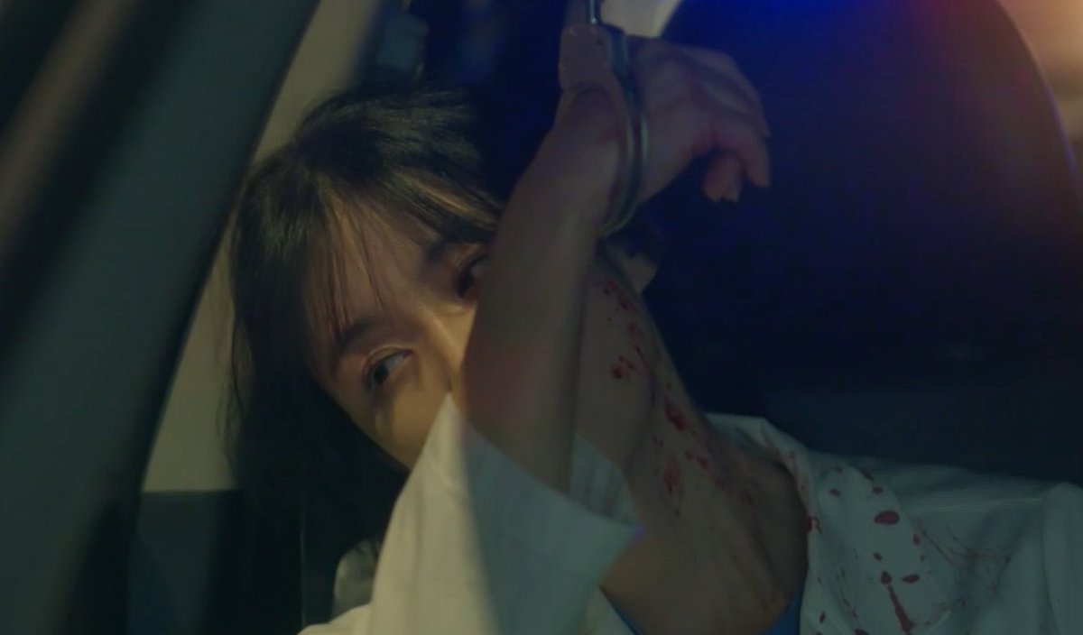 수갑이 잘 어울리는 여자
이상형임♡