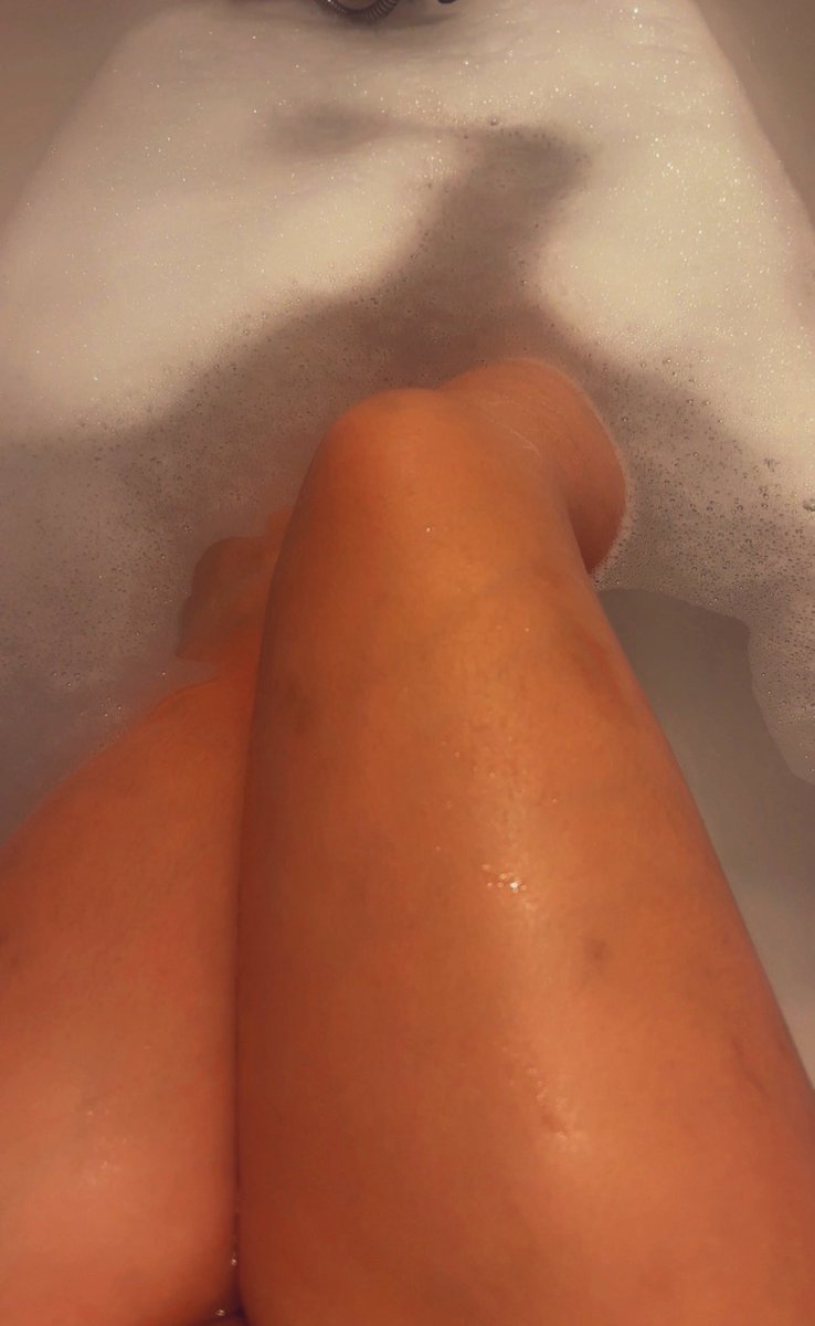 Layla__bloom tweet media