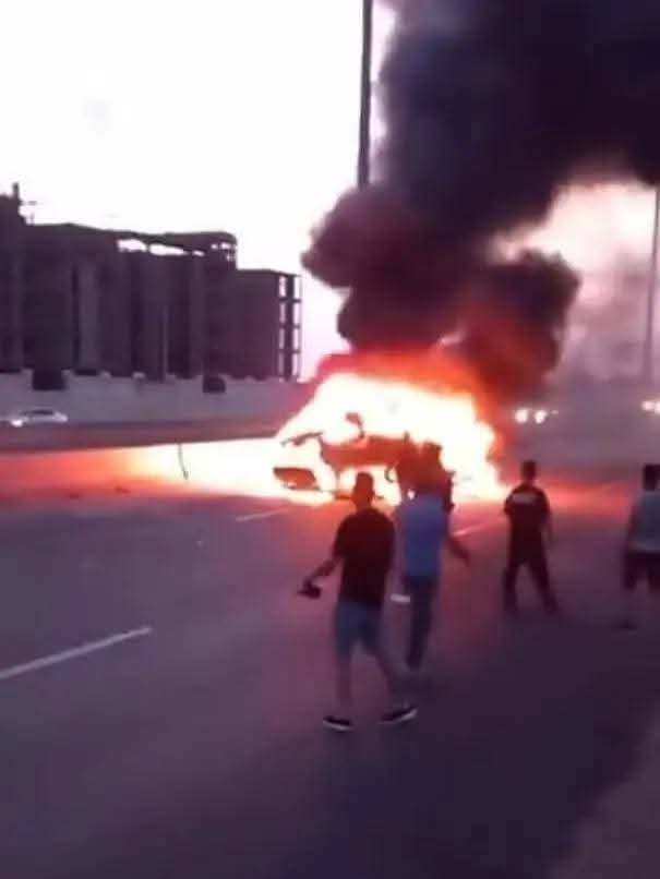 ▪الحادث اللي حصل النهارده في الساحل الشمالي بيحطنا قدّام آية من آيات ربنا، آية لازم نقف عندها ونفكّر كويس.. "وما تدري نفس ماذا تكسب غدا وما تدري نفس بأي أرض تموت"

▪٤  أشخاص كانوا راكبين عربية راجعين أو رايحين في طريقهم… فجأة، العربية تخبط في الرصيف، تشتعل النيران، ويتفحموا