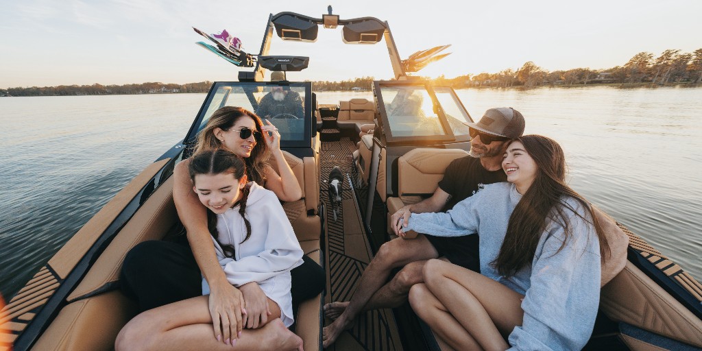 MasterCraft delivers smarter systems that make every day on the water easier, better, and more fun for everyone.

Discover the innovation: mastercraft.com/features