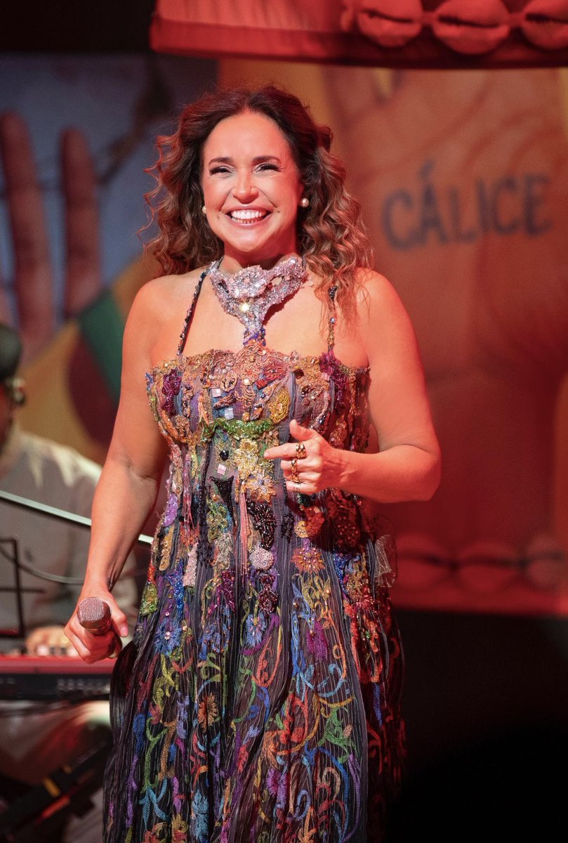 danielamercury's tweet image. Que estreia linda, Brasília! #UmaChica chegou à capital do Brasil com tudo! Esse é o nosso espetáculo em homenagem a @ChicoBuarque. Obrigada a todos(as) que foram prestigiar! ❤️

#DanielaMercury #ChicoBuarque