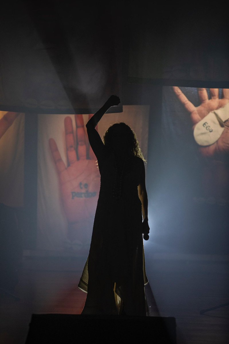 danielamercury's tweet image. Que estreia linda, Brasília! #UmaChica chegou à capital do Brasil com tudo! Esse é o nosso espetáculo em homenagem a @ChicoBuarque. Obrigada a todos(as) que foram prestigiar! ❤️

#DanielaMercury #ChicoBuarque