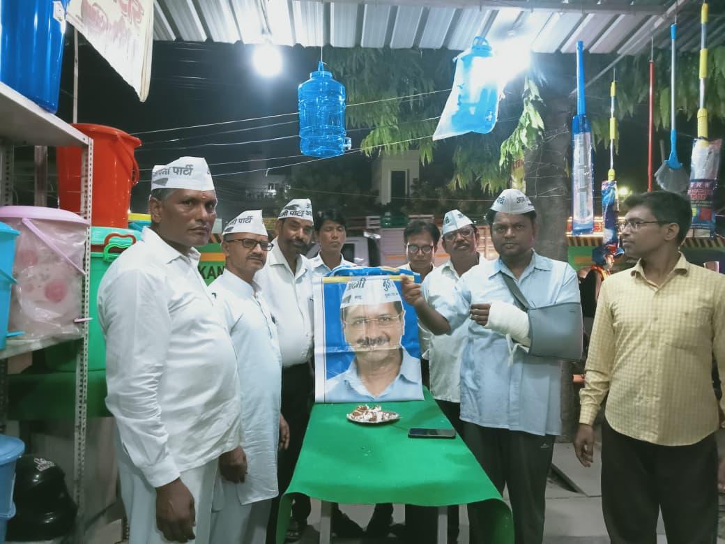 एड. अमन सिंह पाल (@rajvanshidev5) on Twitter photo देश की राजनीति को शिक्षा और स्वास्थ्य जैसे मुद्दों की ओर केंद्रित करने वाले, जिनकी आवाज को आम आदमी की आवाज कहा जाता है, देश की जनता के जनहित की नीति लागू करने वाले, भारत की राजनीति के मजबूत स्तम्भ, हम सब के चहेते आदरणीय ,<a href="/ArvindKejriwal/">Arvind Kejriwal</a> जी को जन्मदिन की बधाई व शुभकामनाएं । देश की राजनीति को शिक्षा और स्वास्थ्य जैसे मुद्दों की ओर केंद्रित करने वाले, जिनकी आवाज को आम आदमी की आवाज कहा जाता है, देश की जनता के जनहित की नीति लागू करने वाले, भारत की राजनीति के मजबूत स्तम्भ, हम सब के चहेते आदरणीय ,<a href="/ArvindKejriwal/">Arvind Kejriwal</a> जी को जन्मदिन की बधाई व शुभकामनाएं ।