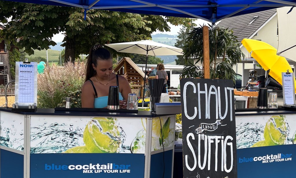 Alles bereit für den Einsatz unserer alkoholfreien #BlueCocktailBar am Sommerfest der FMG #Grosshöchstetten.

#alkoholfrei #Mocktails #soberlife #sobriety #sober #SoberCurious #MindfulDrinking