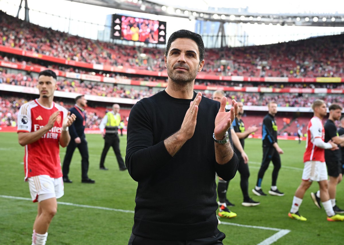 javi_pena2's tweet photo. 🔴⚪ Tras tres subcampeonatos seguidos y una inversión récord en fichajes, el Arsenal de Mikel Arteta inicia mañana la Premier ante el United en busca del gran título que le falta para coronar su proyecto.

Podéis leer mi artículo completo en EFE 👇

🔗https://t.co/uk2FGwjTQn https://t.co/pPV1r7BziG