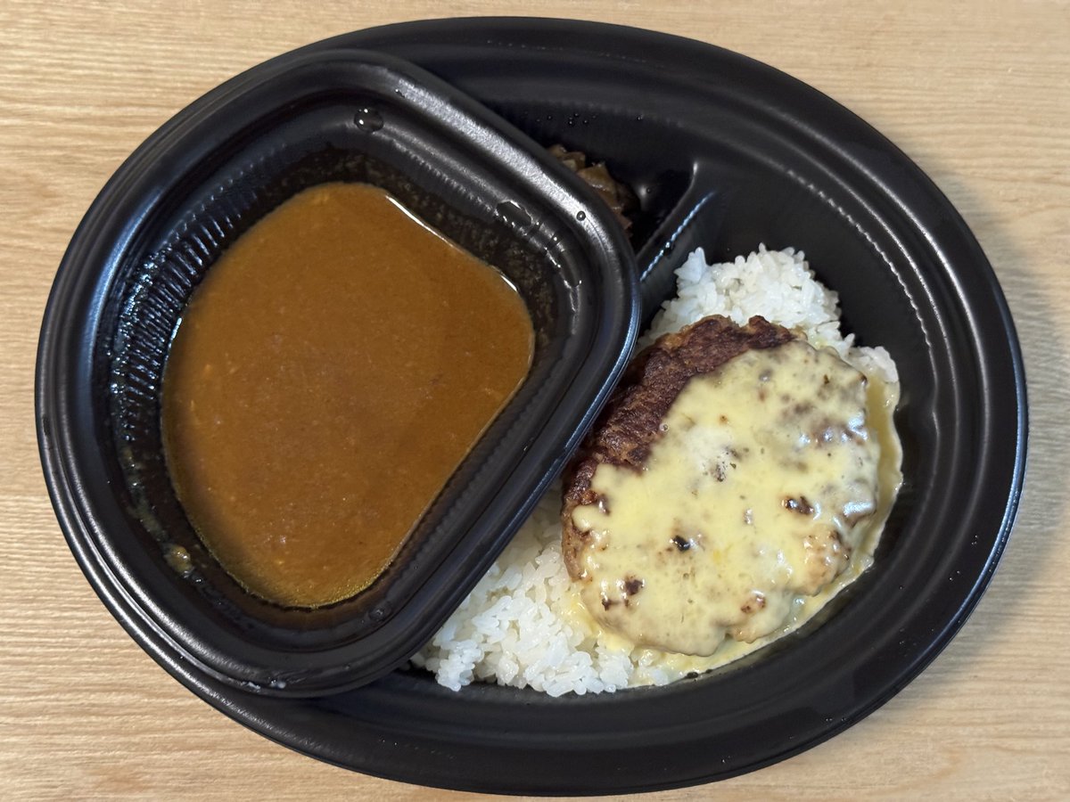 帰宅！
空腹なのに疲れて食欲がないからカレー
(こういう時でもカレーなら食べられる)