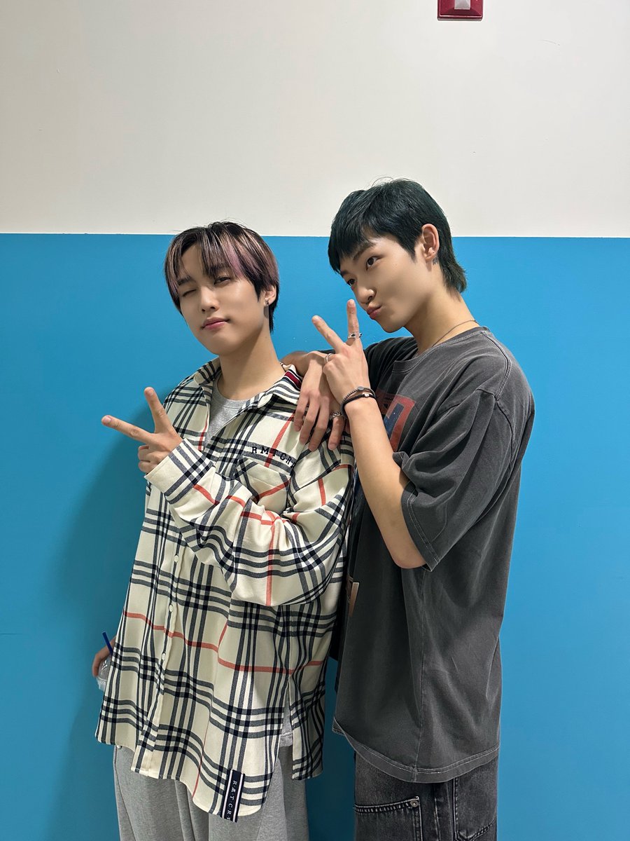 [📸] 제이콥&amp;케빈 청소년소통프로젝트 경청 DJ 완료🎧 다양한 음악과 이야기가 있는 경청에서 모두와 함께 보내는 알찬 토요일 밤🌙

#THEBOYZ #더보이즈
#JACOB #제이콥 #KEVIN #케빈