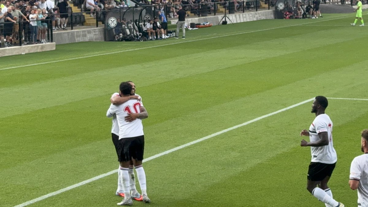 Georgia_Boden's tweet photo. @Hednesford_Town We love it ⚫️⚪️⚫️⚪️ https://t.co/5VtaQBgJd8