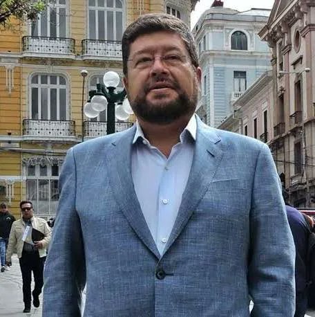 La izquierda internacional abandona a Evo por pedófilo. Eligen a Andrónico pero les sale el tiro por la culata. En quién han puesto ahora todas sus esperanzas para manejarlo como a una marioneta?

No es a Manuel, como canta Victor Jara, es a Samuel.