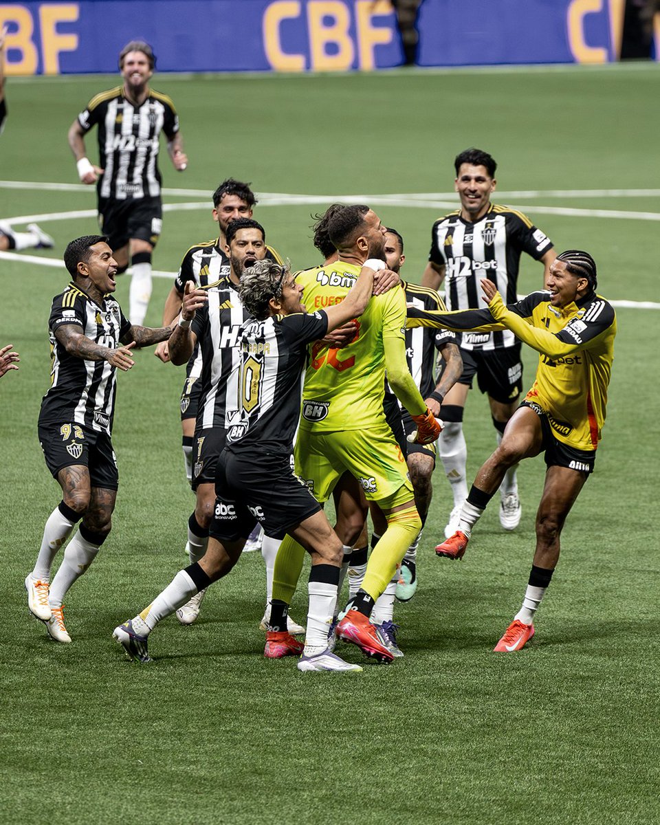 Atletico's tweet photo. Hoje não posso, tem jogo do #Galo! 🖤🤍 https://t.co/l3Hbu0IaBg