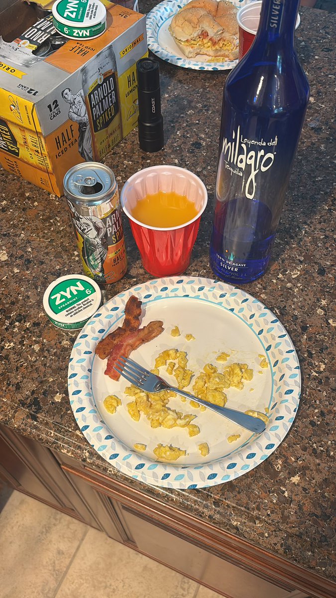 d3merchant's tweet photo. This is what a balanced breakfast looks like https://t.co/y8zHTq7ohH