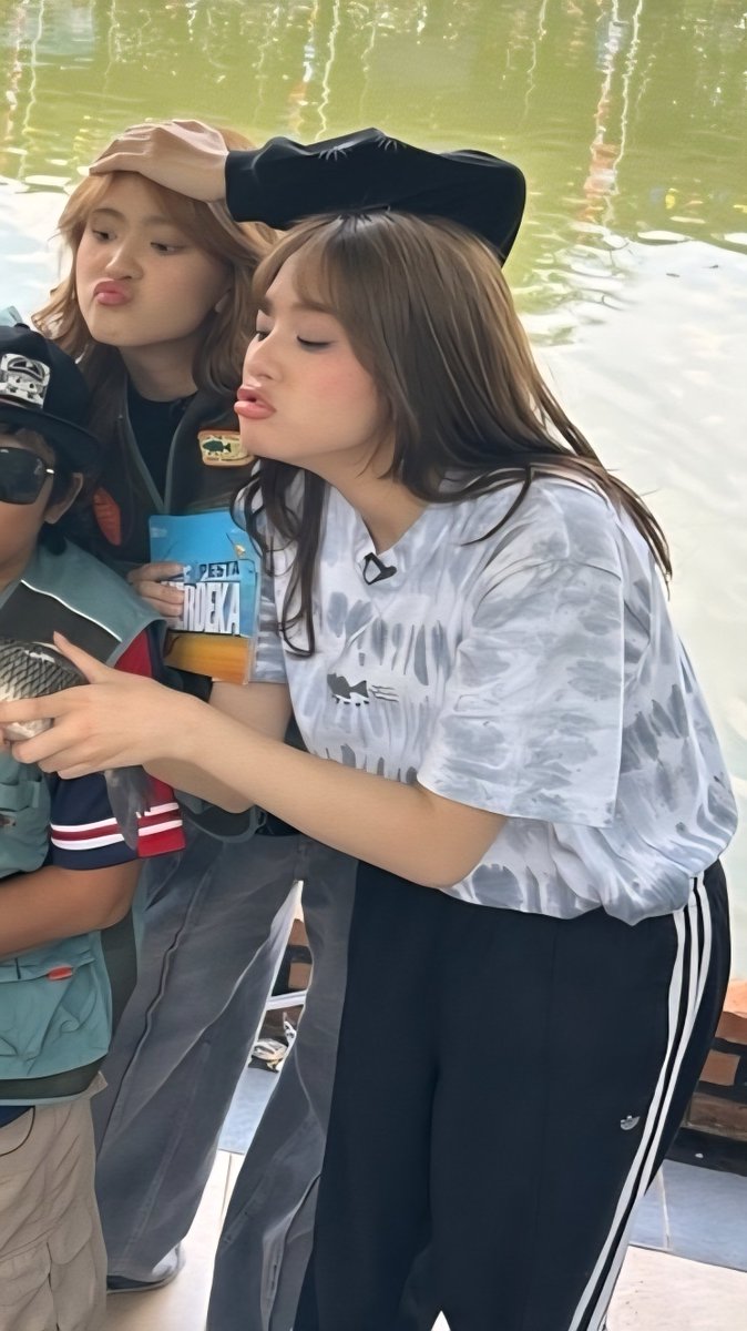 deyybel's tweet photo. 😗🐟 https://t.co/cOkkBOqet9