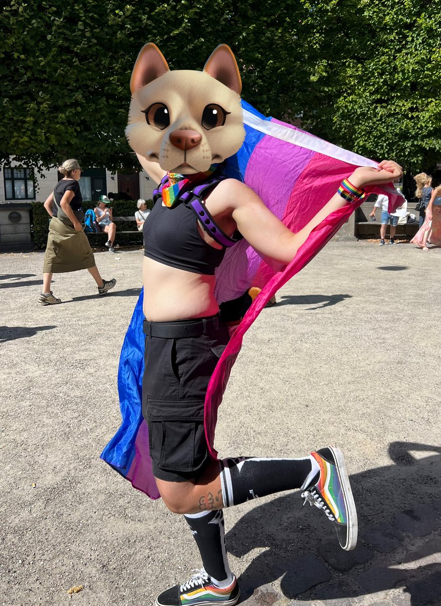 Cph Pride Parade was good🖤💙💜🩷 Look how cute <a href="/Pup_Baron_V/">Baron Valentine 🔞</a> is!