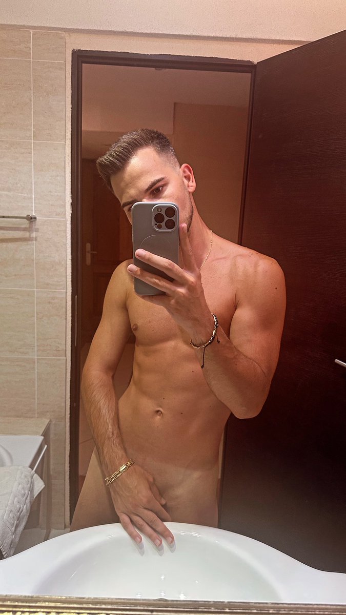 BadMaster98's tweet photo. Who wants to suck this huge dick?❤️😈
Follow me on OnlyFans for more 

https://t.co/fXXrRwo6wH https://t.co/J4pru48Ox3