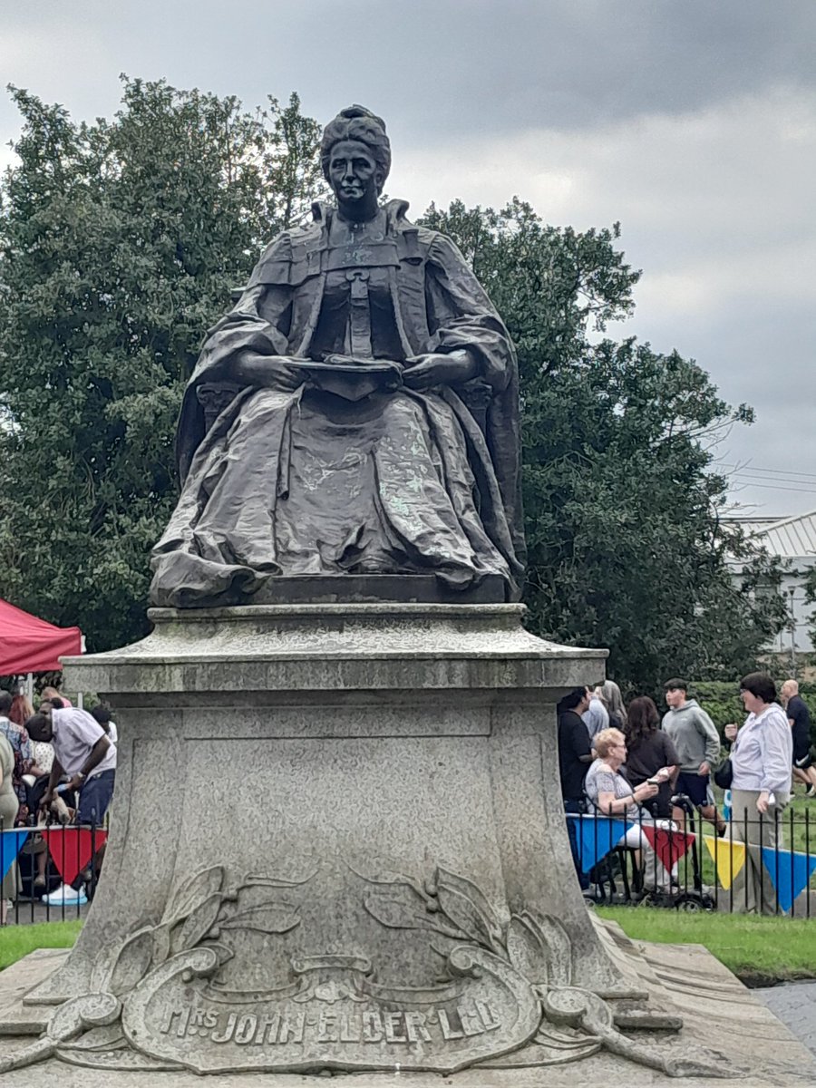 Brilliant to see so many of the <a href="/SunnyGRadio/">Sunny G Radio</a> team (and everyone else) having a good time at the #ElderPark Community Festival- <a href="/kushtii/">kushtii</a> <a href="/mrchecketts/">Matthew Checketts</a> Chas, Davy Broni, Debs &amp; Aqeel. Hats off to Steg G, Delaina and the other organisers for such an amazing event. Something for all!