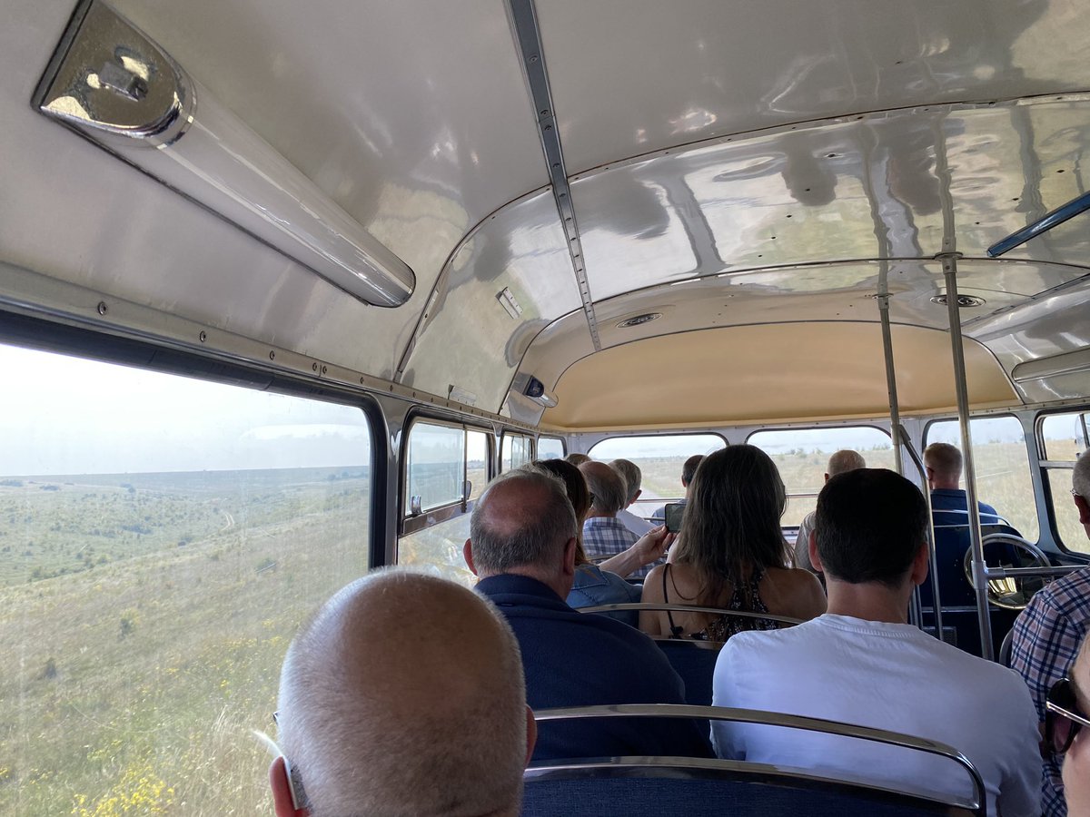 loypass_SCCar's tweet photo. 🚌 The queue for the return 23A to Warminster in mid-afternoon much dictates your bus back; I had this charming Daimler No 145.

Though I caught the Go South Coast legal lettering couldn’t quite get the livery or crest… anyone able to shine light? #Imberbus https://t.co/I1fo5H12rp