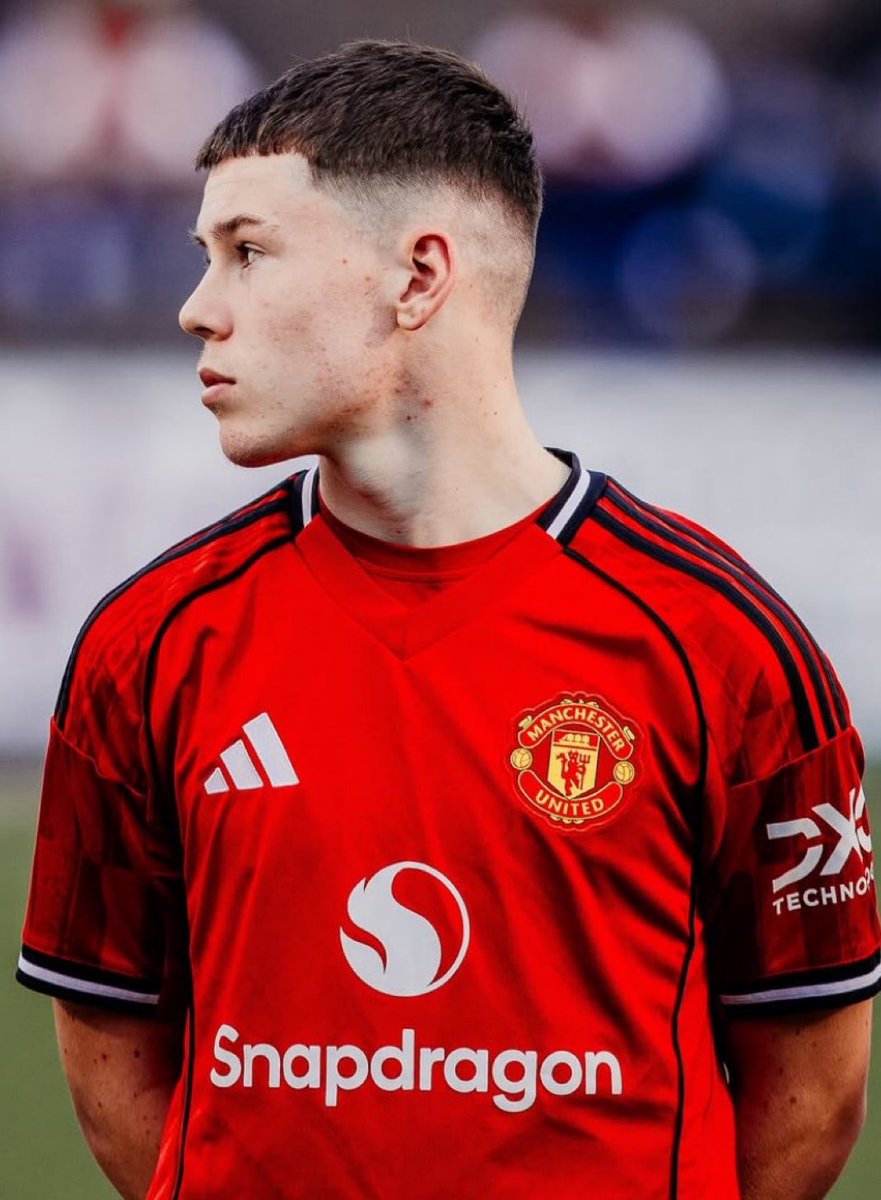 utdfocusid's tweet photo. Kai Rooney, putra pertama Wayne Rooney yang baru berusia 15 tahun, resmi menjalani debutnya untuk Manchester United U18 hari ini. 

So happy for him 🥹❤️

#utdfocusid https://t.co/Ajid0ncPD8