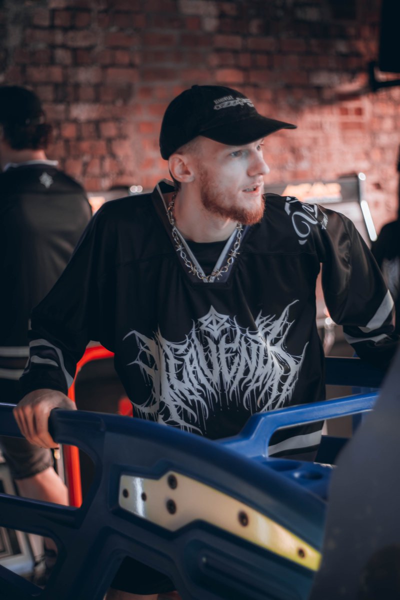 That's officially it! The last of Camp HVNR is now on their way home, 5 days, 12 people a cat and a metric shit tonne of chaos and fuckery. PCs were built and broken, a lot of food consumed, sleepless nights (bastard snoring fucks) and some big vibes with bigger love. I'm so