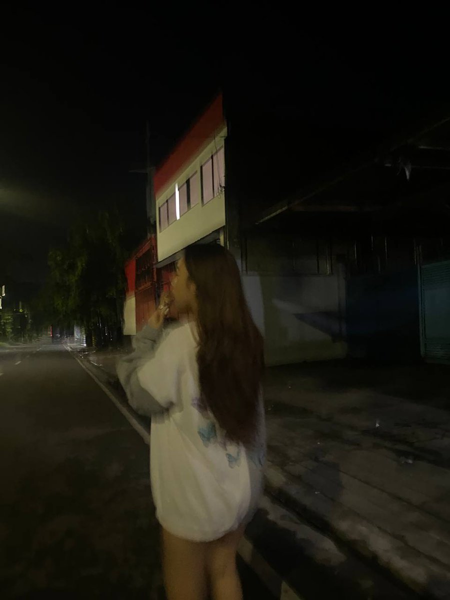 _thenikaa's tweet photo. 🌌 https://t.co/OnYrqoS0rH