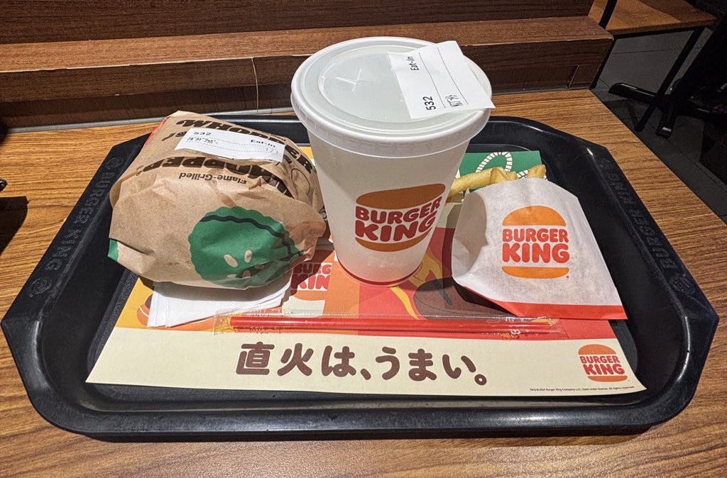 ばがきん？ってとこ行ってきました。
ヒカキンが新しく開いた店だって教えてもらいました。