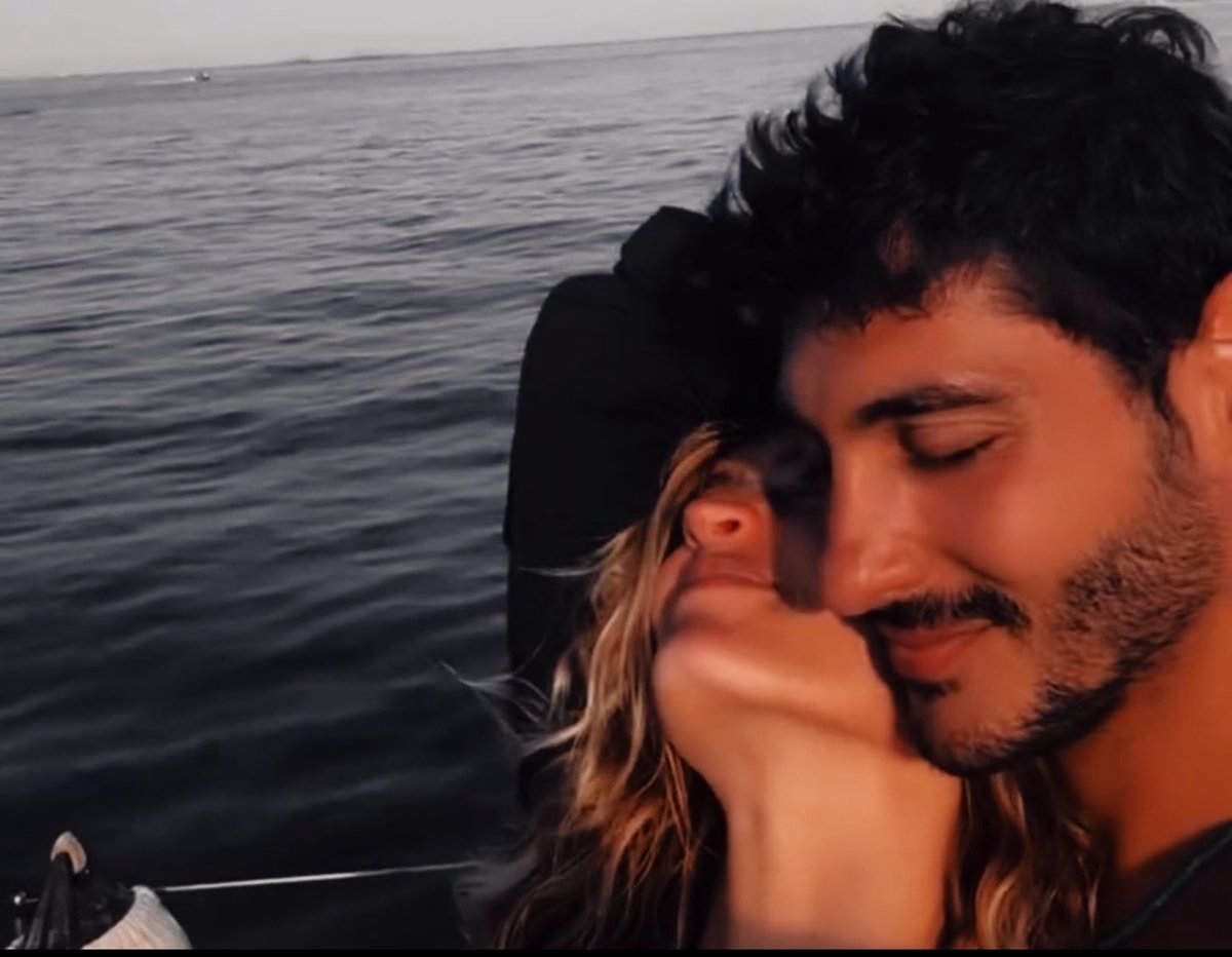Dolcissima Helena, non saprei quale delle tue frasi sia stata la più emozionante. È stato come leggere una poesia, una poesia d’amore, amore per il tuo Javi, amore per la vita. Cito un saggio dolce come te “non cambiare mai” e buon viaggio insieme❤️‍🔥#helevier#prestinez