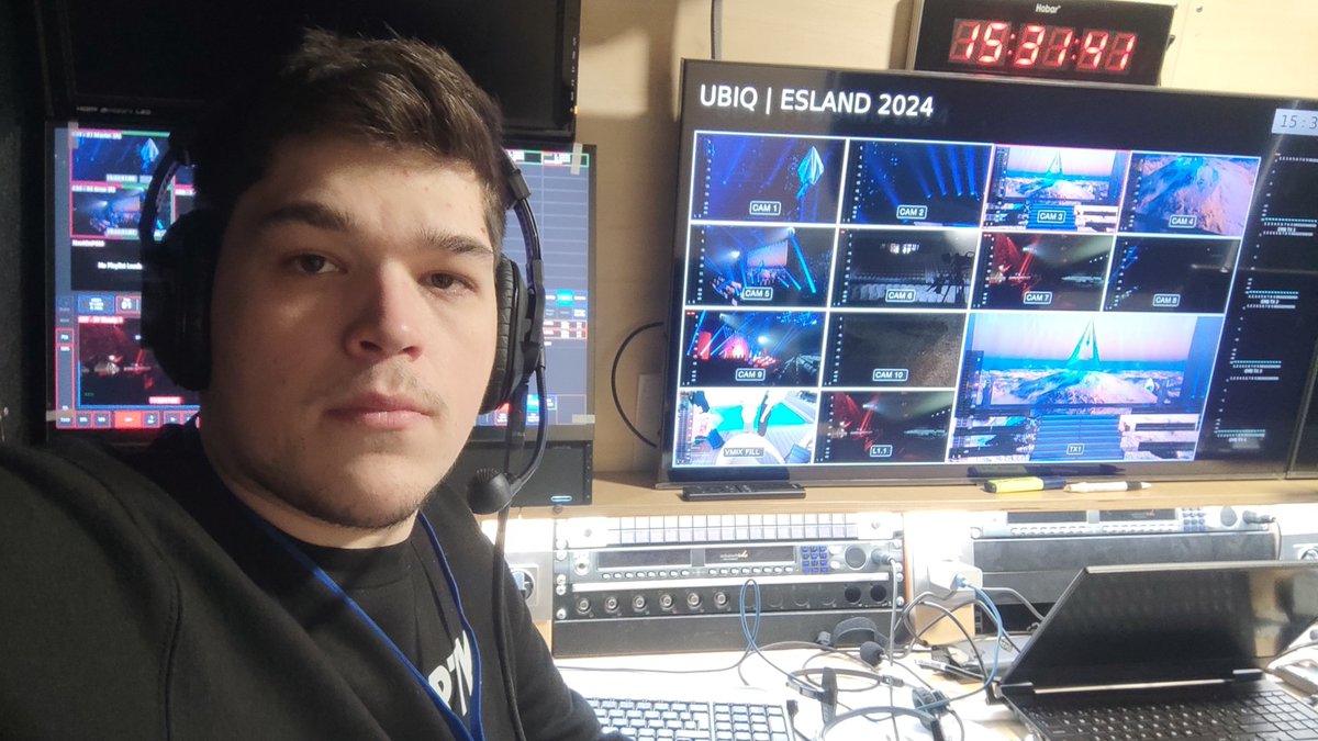 vJorii's tweet photo. 🔎 En búsqueda de proyectos audiovisuales 🚨
👤https://t.co/KLgPzf6zqe
🔹Mixer, IG Director, Observer 
🔸Gaming, Podcasts, Concursos (+)

❗️https://t.co/2Lh81EE0ia https://t.co/NuRBCjoMys