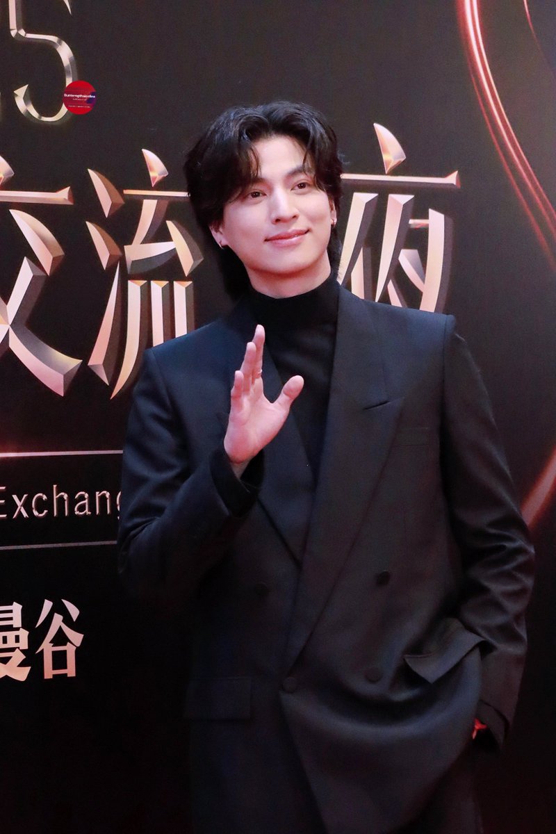 📷 กลัฟ คณาวุฒิ” ในงานประกาศรางวัลสุดยิ่งใหญ่ Weibo Cultural Exchange Night in Thailand 2025

GULF X WEIBO GALA

#กลัฟWeiboกาล่า2025
#GulfKanawut
#WeiboGALA2025
#WeiboCulturalExchangeNight2025