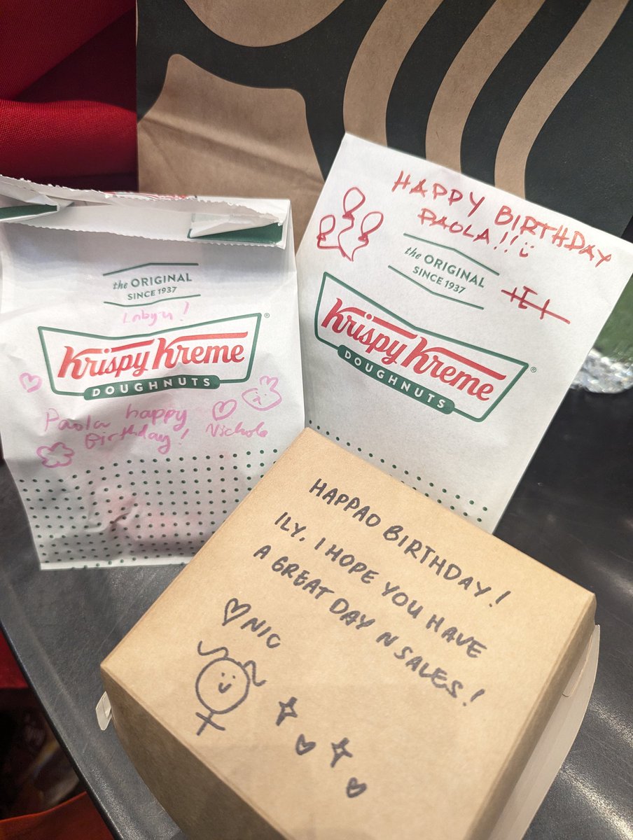 Thank you artist friends for making my birthday *extra sweet* today here at Komiket! 🥹🍀🎂