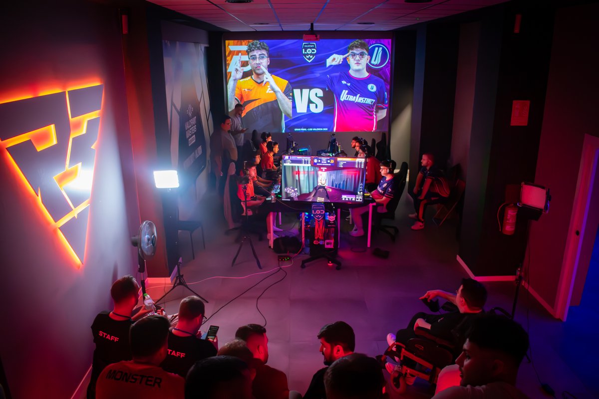 🔎 En búsqueda de proyectos audiovisuales 🚨
👤solo.to/jorii
🔹Mixer, IG Director, Observer 
🔸Gaming, Podcasts, Concursos (+)

❗️youtube.com/watch?v=APGr-6…