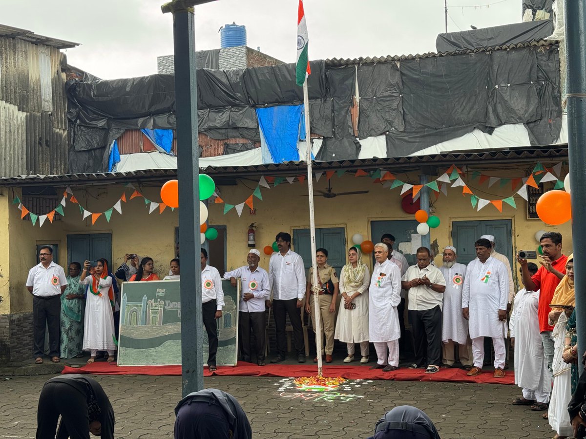sanamalikshaikh's tweet photo. स्वातंत्र्यदिनानिमित्त आयोजित ध्वजारोहण कार्यक्रमास उपस्थित राहिले.

📍 स्थळ : स्टार स्कूल, चिता कॅम्प

#IndependenceDay2025 #FlagHoisting #StarSchool #Anushaktinagar #MLA #SanaMalikShaikh https://t.co/2QanxeYx4k