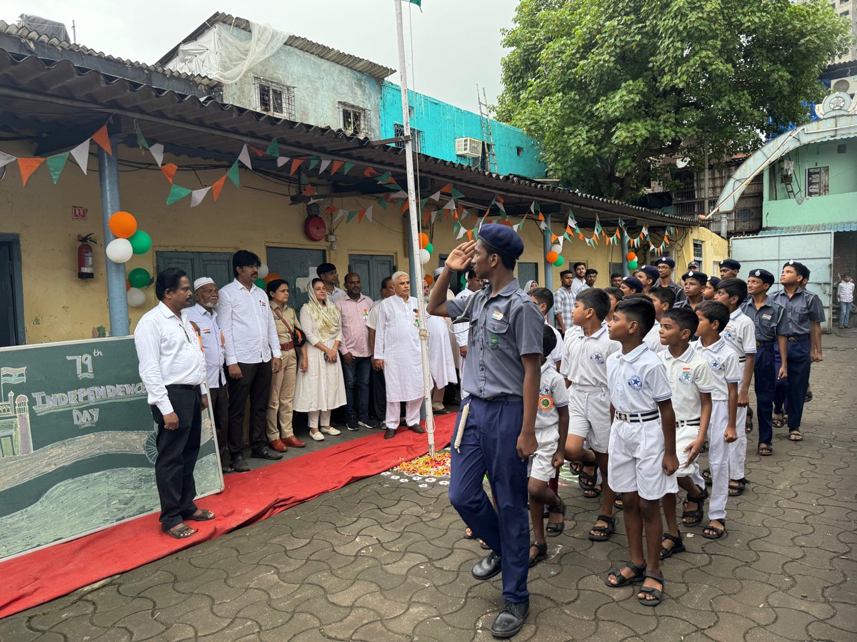 sanamalikshaikh's tweet photo. स्वातंत्र्यदिनानिमित्त आयोजित ध्वजारोहण कार्यक्रमास उपस्थित राहिले.

📍 स्थळ : स्टार स्कूल, चिता कॅम्प

#IndependenceDay2025 #FlagHoisting #StarSchool #Anushaktinagar #MLA #SanaMalikShaikh https://t.co/2QanxeYx4k