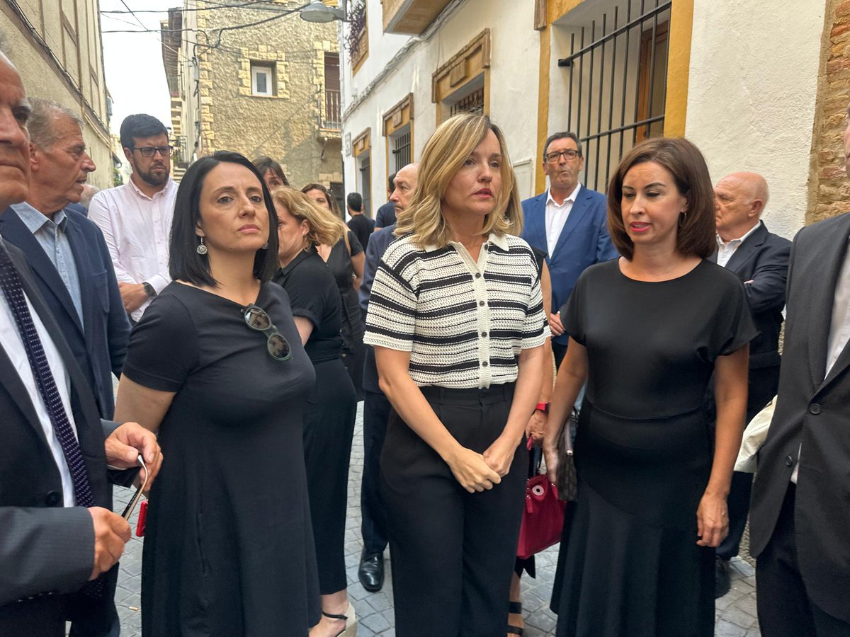PSOE (@psoe) on Twitter photo "Lambán, con sus convicciones socialistas, dedicó su vida a mejorar la vida de los aragoneses; un legado que perdurará".
🗣️ <a href="/Rebeca_Torro/">Rebeca Torró/❤️</a> asistió junto a otros dirigentes socialistas a la ceremonia civil de despedida del que fuera presidente de Aragón y secretario general de "Lambán, con sus convicciones socialistas, dedicó su vida a mejorar la vida de los aragoneses; un legado que perdurará".
🗣️ <a href="/Rebeca_Torro/">Rebeca Torró/❤️</a> asistió junto a otros dirigentes socialistas a la ceremonia civil de despedida del que fuera presidente de Aragón y secretario general de
