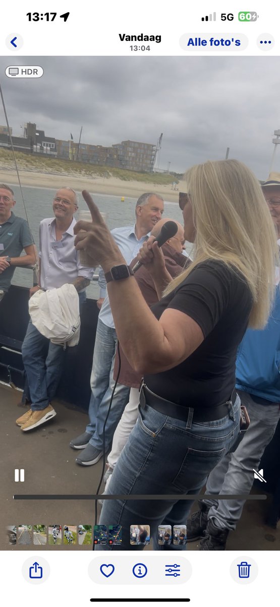 Vincent Everts (@vincente) on Twitter photo Vandaag vaar ik mee vanuit Scheveningen naar het windpark Hollandse Kust Zuid met <a href="/mariannezw/">Marianne Zwagerman 💟☮️</a> die dit windterreurturbines vind met 40 tegenstanders
Voor de kust staan 139 windturbines, samen goed voor 1,5 gigawatt vermogen en zo’n 5 terawattuur per jaar – genoeg stroom voor 1,7 Vandaag vaar ik mee vanuit Scheveningen naar het windpark Hollandse Kust Zuid met <a href="/mariannezw/">Marianne Zwagerman 💟☮️</a> die dit windterreurturbines vind met 40 tegenstanders
Voor de kust staan 139 windturbines, samen goed voor 1,5 gigawatt vermogen en zo’n 5 terawattuur per jaar – genoeg stroom voor 1,7