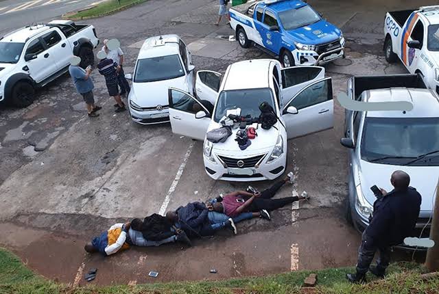 ramalokot's tweet photo. My fellow 🇿🇦

If those SANTACO fools impound your car, immediately call tracker and report hijacking.

...at police station, report theft of:

🔹4 x iPhone 16 pro max
🔹7 x macbook laptops
🔹3 x Rolex watches
🔹R7m worth of jewelery

You'll get your car in 2 hours and that fool will go to prison for 60 years.