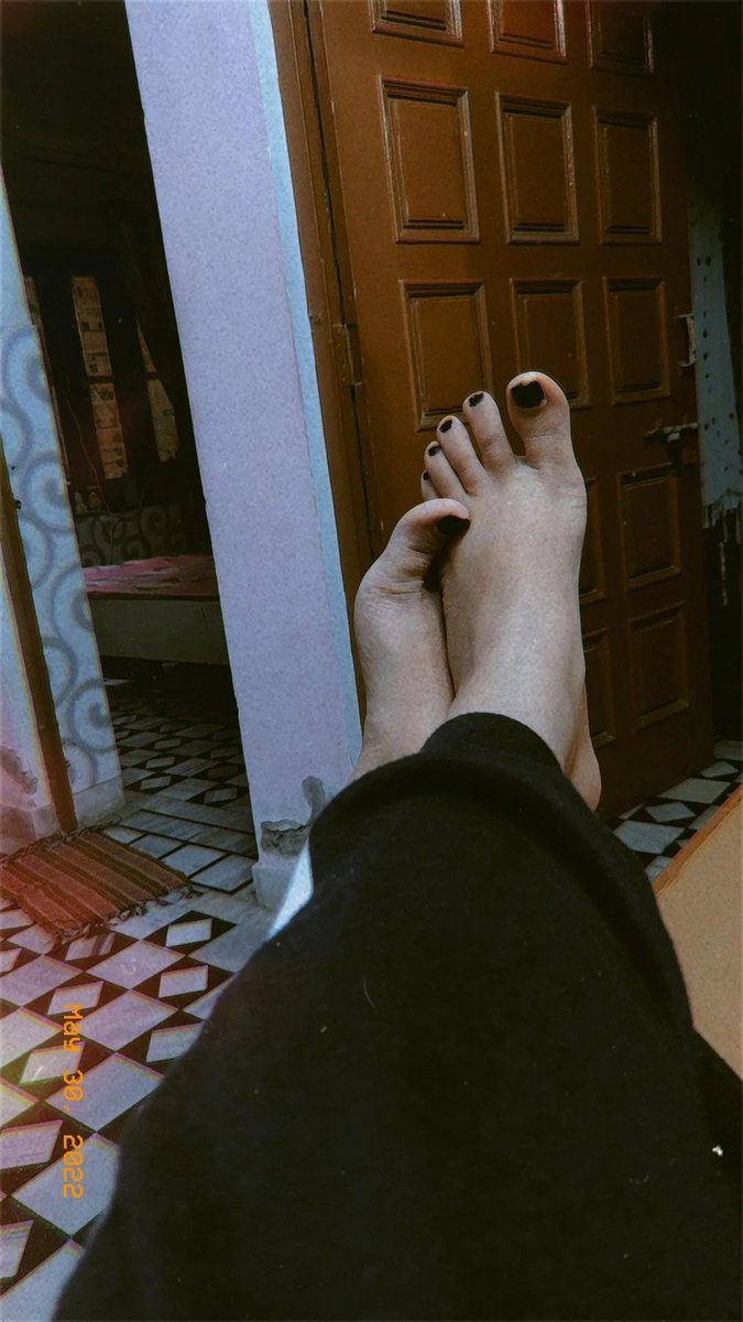 START SNIFFING  KAFIR 😜
I Know that’s what you want weak lulli namard 😜
Muslim feet 👻😜
#muslimahijab