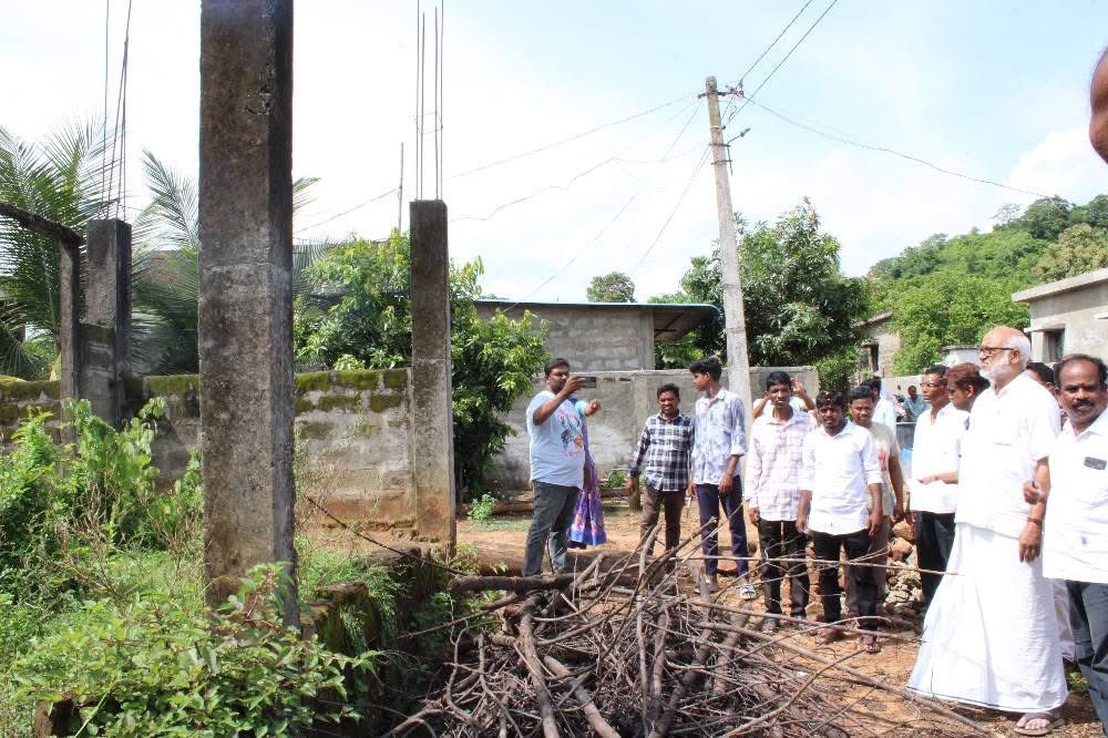 vsrcpm's tweet photo. పోలవరం ప్రాజెక్టు నిర్వాసిత కాలనీల పర్యటనలో భాగంగా నాగలపల్లి కాలనీలో పర్యటిస్తున్న పార్టీ ప్రధాన కార్యదర్శి ఎం. ఎ. బేబీ తదితరులు...
#aptribes #CPIMAP #PolavaramProject #AndhraPradesh #CPIM #CPM #Polavaram #NimmalaRamaNaidu #NaraChandrababuNaidu https://t.co/4QBtKV5Fn8