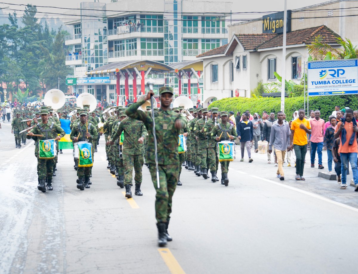 This morning in Musanze town, the RDF and UPDF conducted a route march and tree planting exercise, which will be followed by a friendly football match between the Rwanda Defence Force (RDF) 2nd Division and the Uganda People’s Defence Forces (UPDF) 2nd Division at Ubworoherane