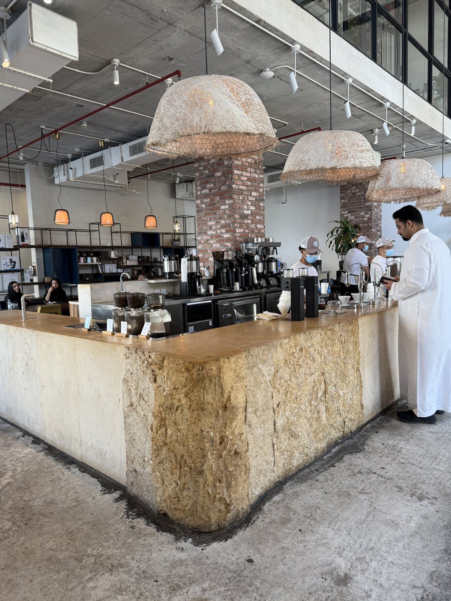 الخبر كانت من المدن اللي دايم أسمع عنها، بس الزيارة شيء ثاني تمامًا!
تجربة الكافيهات والمطاعم هناك بصراحة مُبهرة، كل مكان له طابع خاص، والاهتمام بالتفاصيل يلفت 👌
أجواء رايقة، وخيارات كثيرة تخليك تحتار وين تروح أول!
تستاهل أكثر من زيارة 🔥
#الخبر #الشرقية