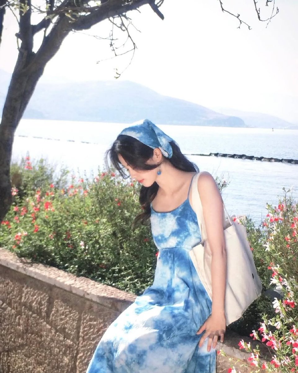 Good evening, Grimmies. 🩵