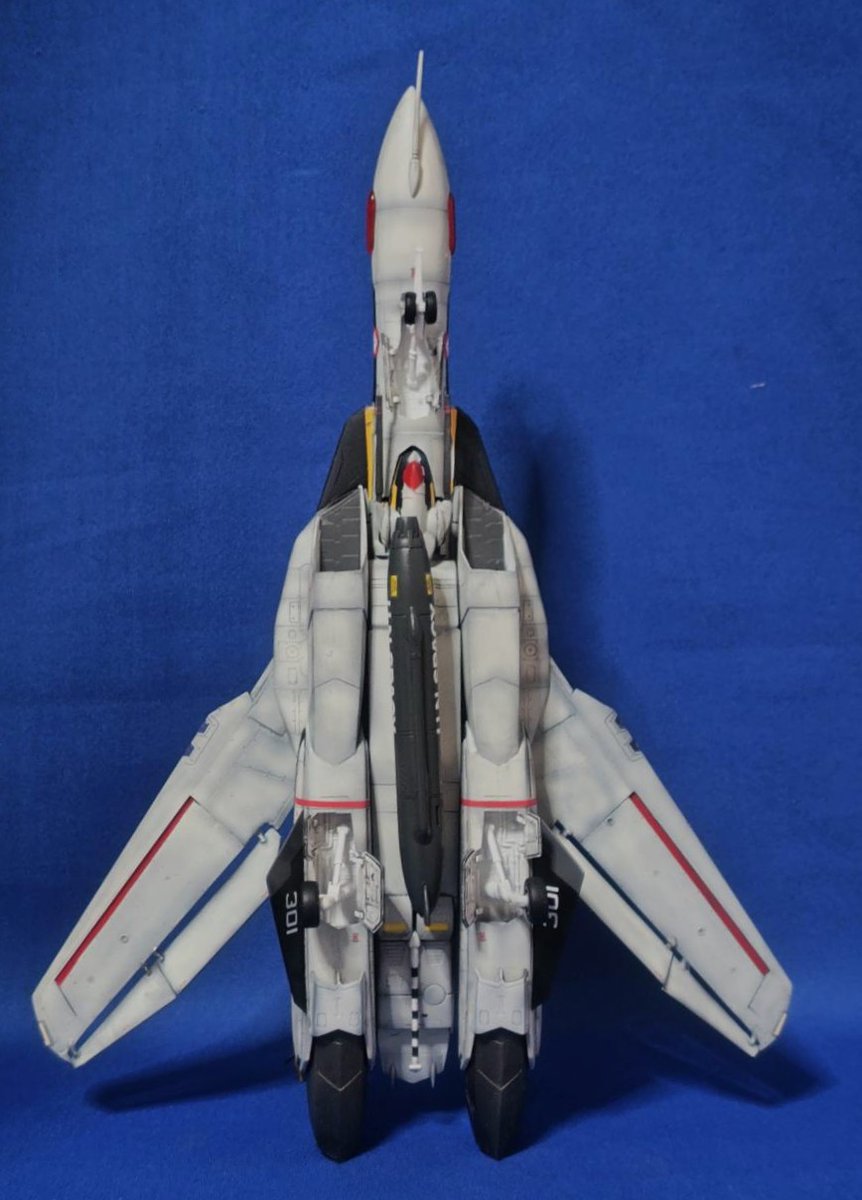 #マクロスモデラーズ

ハセガワ 1/72 VF-0S
ファイター駐機時
【エルロン・ラダー・スポイラー可動時】

製作に時間を要してしまったが、何とか完成です

VF-1に比べてかなりの
大型機であるため、
完成姿は迫力満点の一言

やっぱり可変戦闘機としては、このゼロが一番好きだな

次なガウォークです