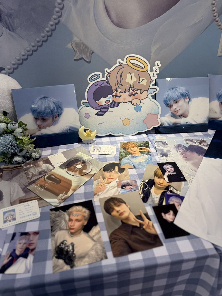 🪽봄날 플라워카페
#LOVESINCE_2002
#휴닝이의_천사일지 
닝카엘이 너무 귀여움.ᐟ.ᐟ 럭드까지 하고 오고 싶었는데 잠깐 들린 거라 호다닥 구경만 하고 온 게 넘 아쉽,, 늦게나마 들러서 카이 생일 축하해 줄 수 있어서 좋았어용🤍