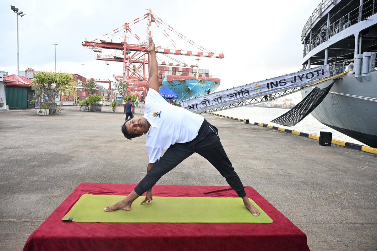 IndiainSL's tweet photo. #SLINEX 2025:
Bonding through Yoga.
Personnel from 🇮🇳 &amp; 🇱🇰 ships guided by instructors from @iccr_colombo exercised mind &amp; body.
With every stretch &amp; breath, the two navies strengthened the bonds of trust and shared heritage.
@DefenceMinIndia
@srilanka_navy
#BridgesOfFriendship https://t.co/RiovvD5U1q
