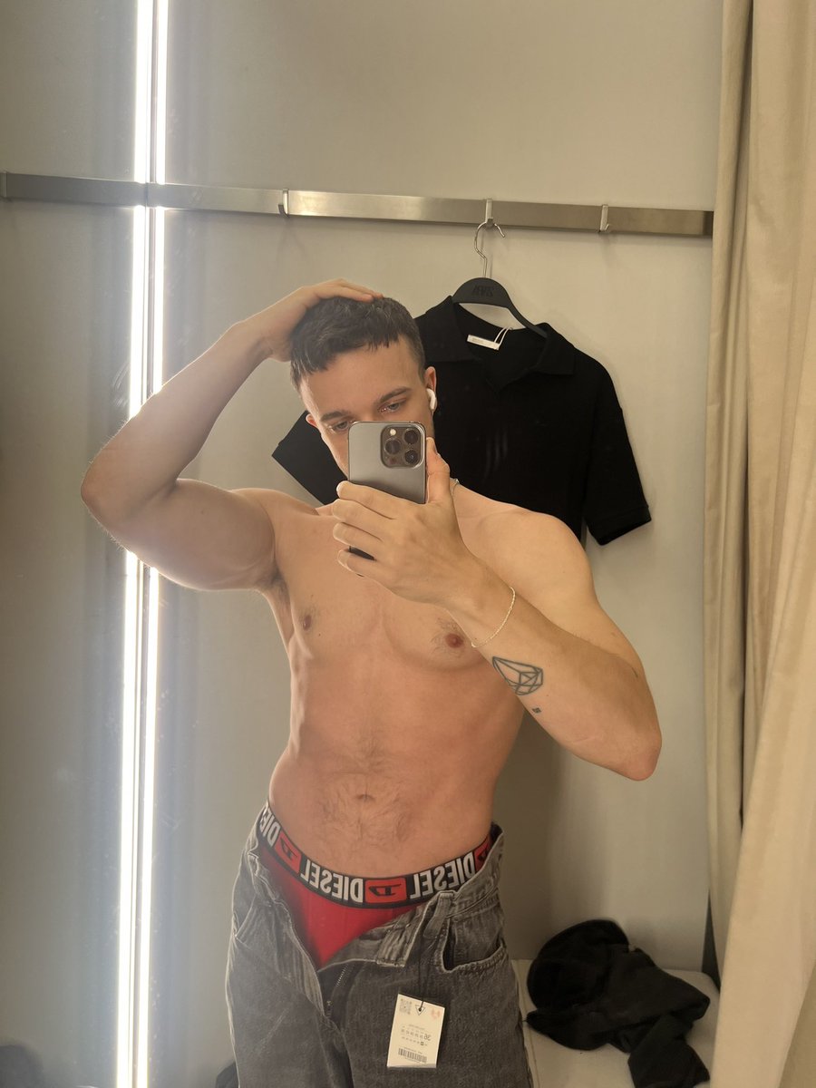 alexrozovy's tweet image. Guys look at my new jeans